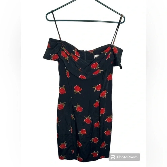 JM Collection Dresses & Skirts - Vintage Women’s Black Dress with Red Flowers Size 6